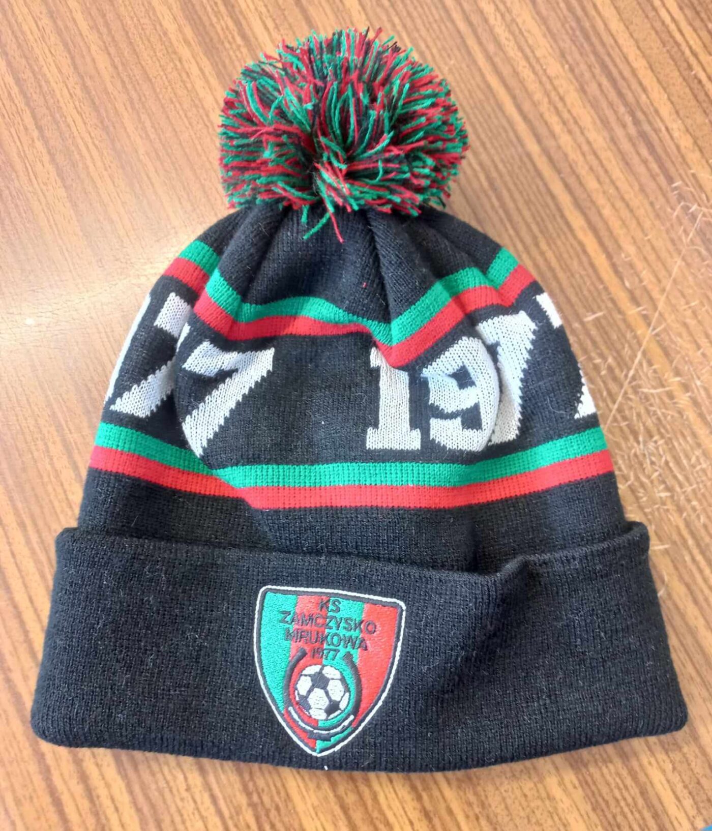 Czapki zimowe - przykład personalizacji i wykonania