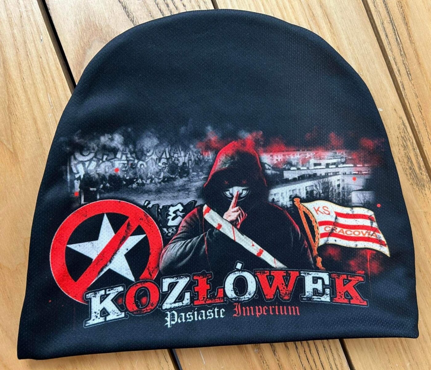 Czapki zimowe na zamówienie - przykład produkcji