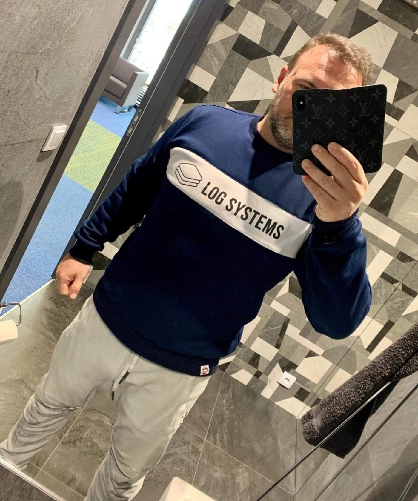 Bluzy produkowane przez Imperium Produkcja