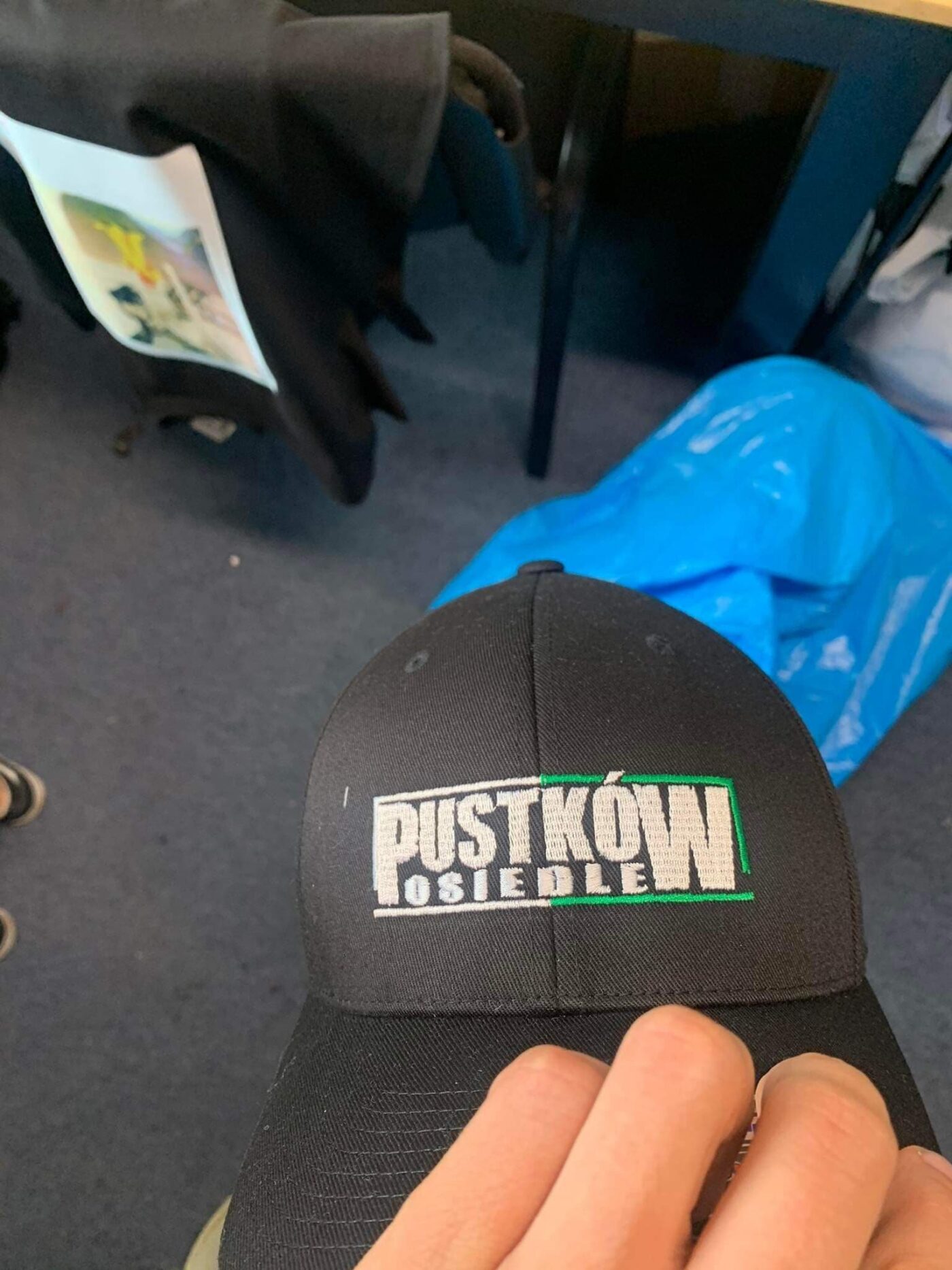Czapki z daszkiem produkowane przez Imperium Produkcja