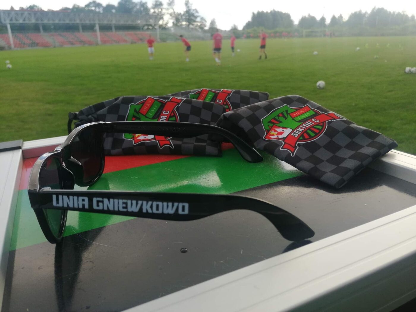 Okulary przeciwsłoneczne - przykład personalizacji i wykonania
