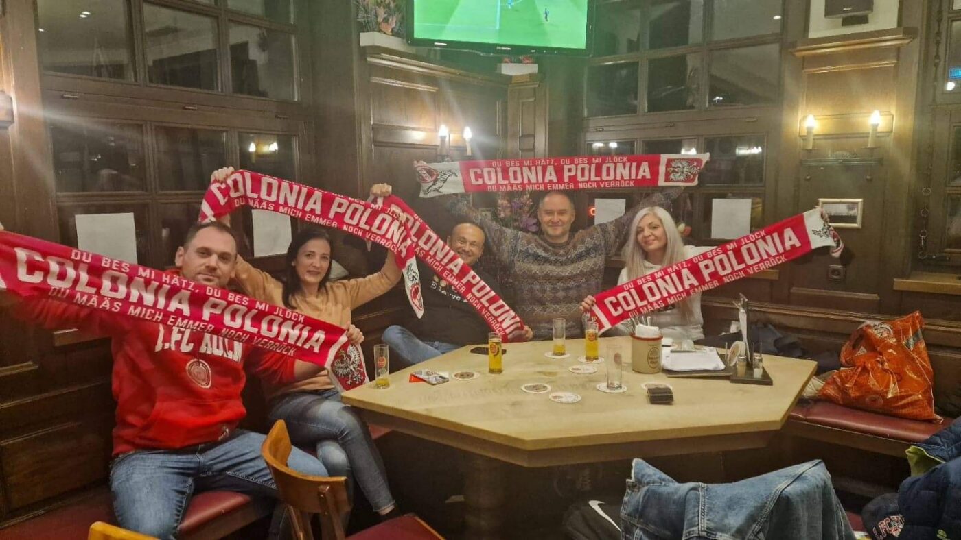 Szaliki produkowane przez Imperium Produkcja