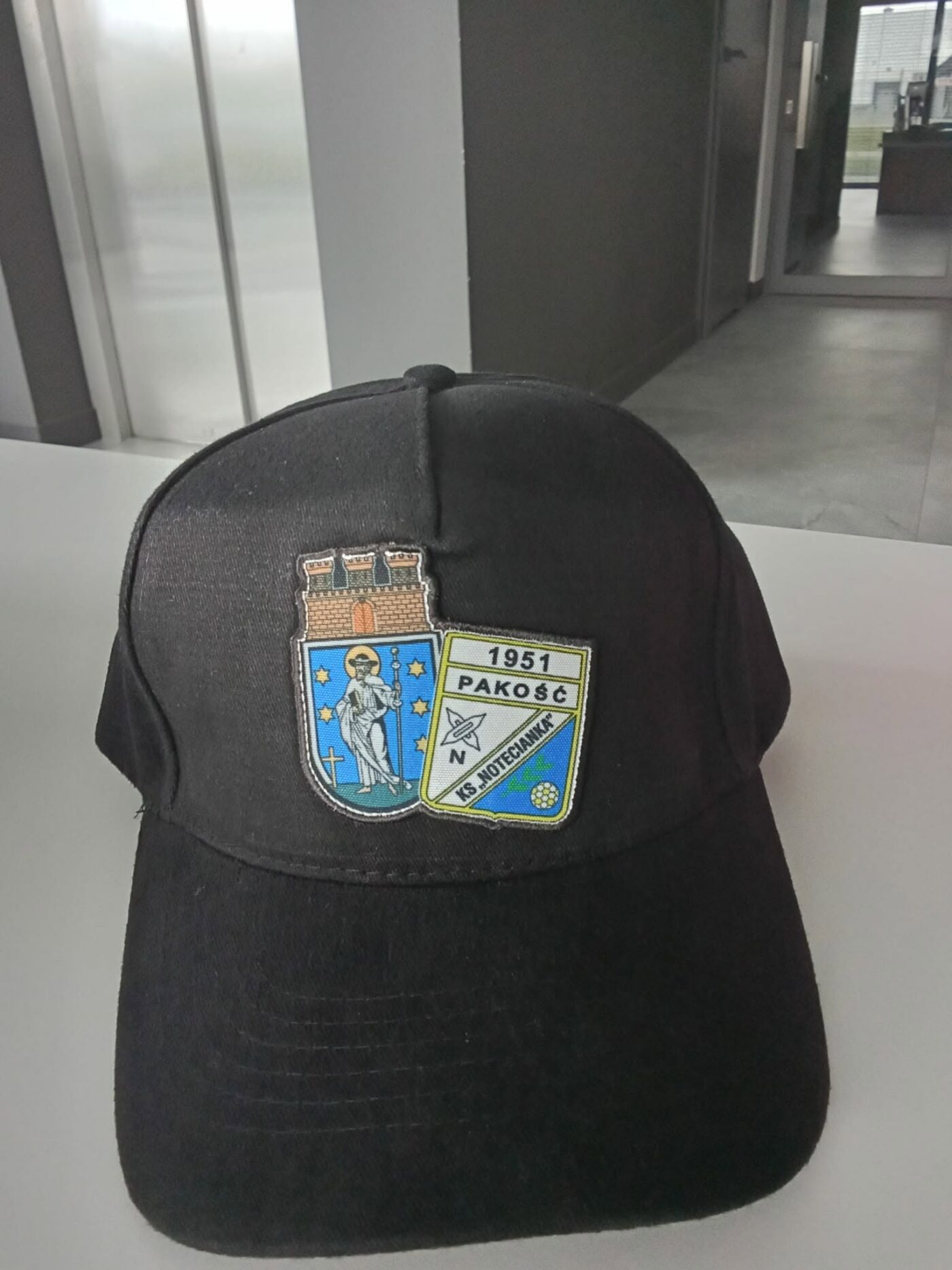 Czapki z daszkiem na zamówienie - przykład produkcji
